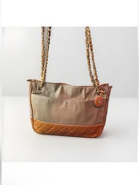 CHANEL Vintage 1986 Beige Shoulder Bag with Tan lambskin Quilted Leather